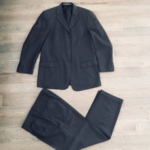 Angelo Rossi 2piece suit 42L by 36 W Italian great condition